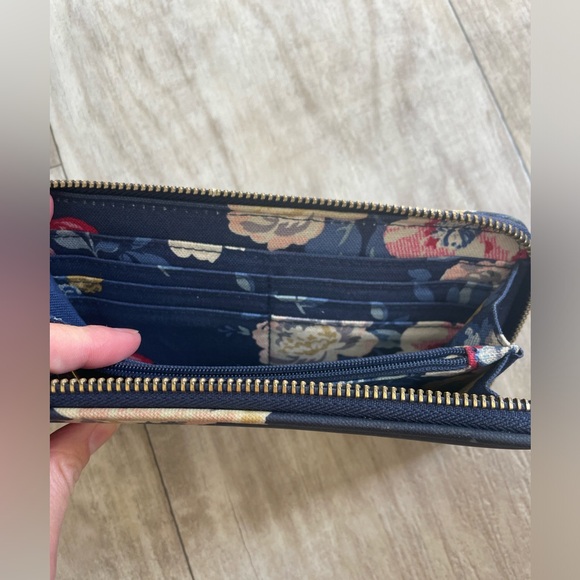 Cath Kidston Navy floral wallet - Picture 4 of 7